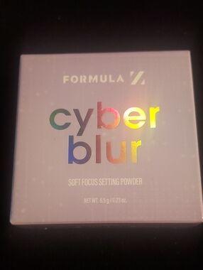 Formula Z Cyber Blur Soft Focus Setting Powder — Pink
